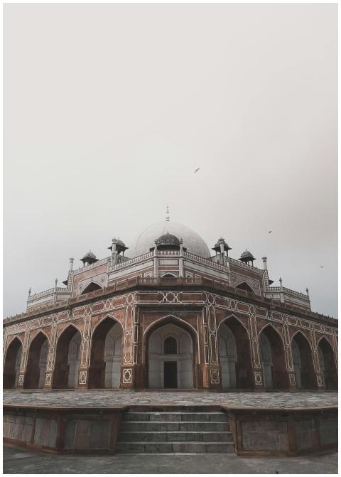 Explore the stunning Mughal architecture of Humayu