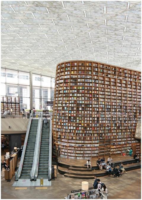 Interior view of a modern library in Seoul with a