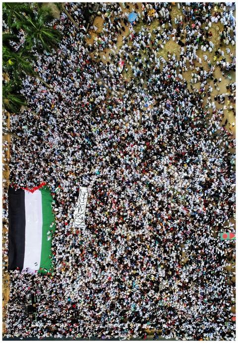 Aerial photo of a large crowd in Dhaka, Bangladesh