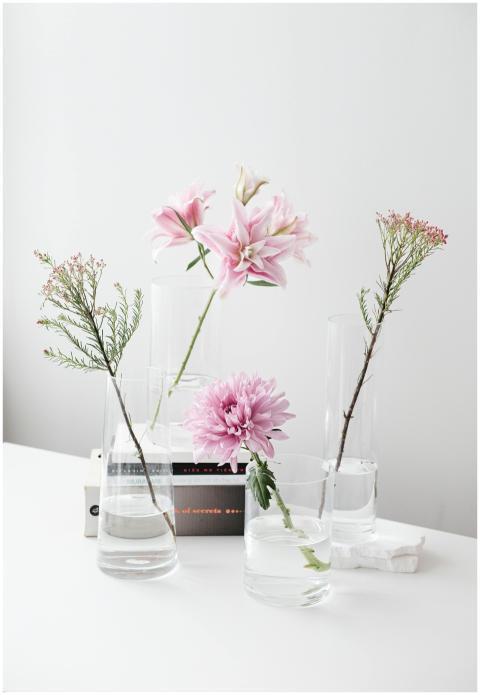 Elegant minimalist floral arrangement with pink fl