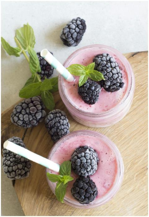 Enjoy a refreshing blackberry smoothie topped with