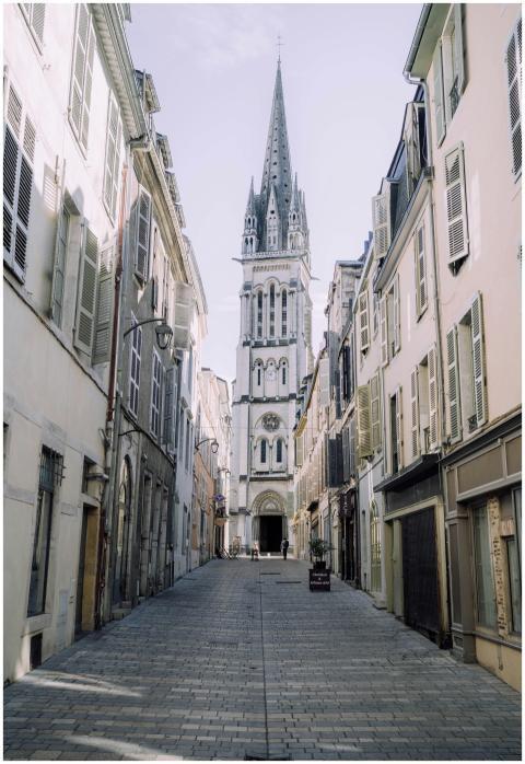 Picturesque street leading to St Martin's Church i