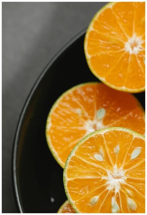 From above of appetizing tasty oranges in bowl for