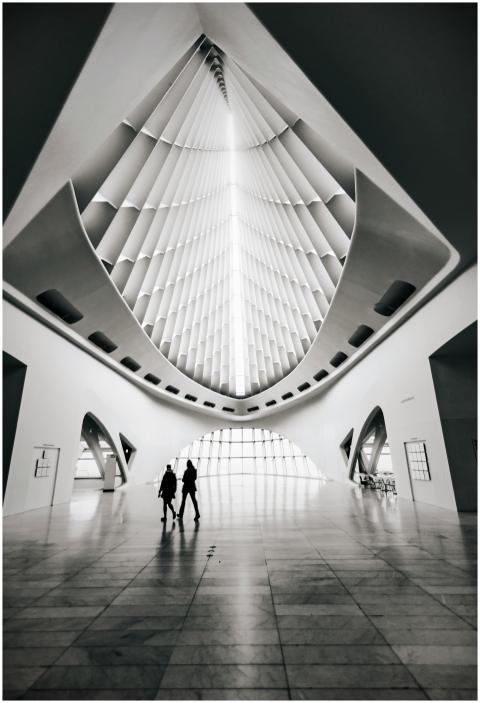 Striking black and white view of Milwaukee Art Mus