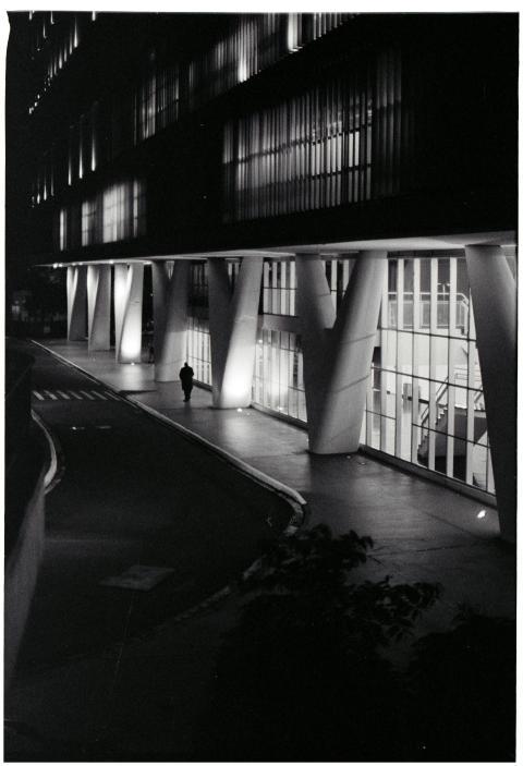 Black and white photo of modern architecture at ni