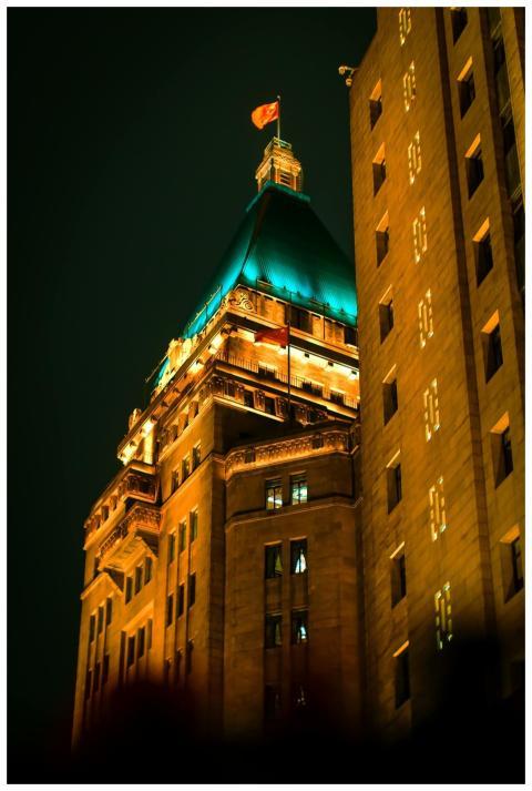 Stunning night view of a historic building with te