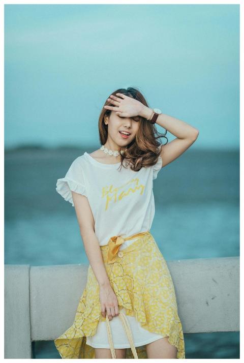 Fashionable young woman in a relaxed pose by the o