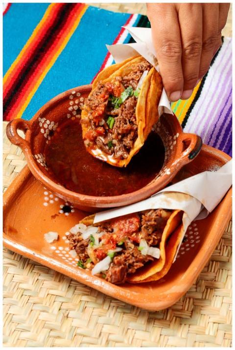 Delicious tacos served in a traditional Mexican pl