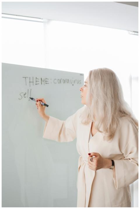 Adult woman teaching a coronavirus-related theme i