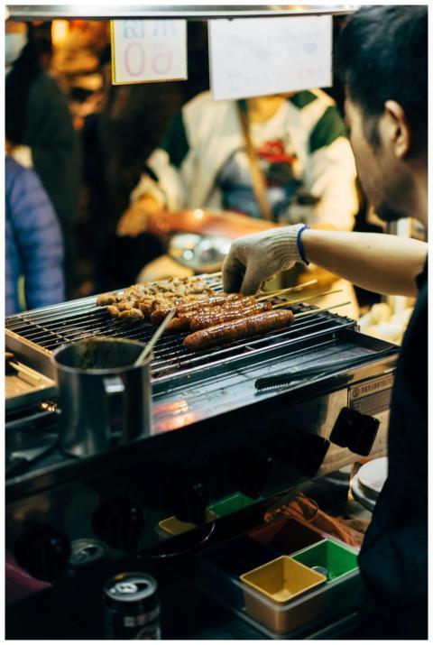 Night market food stall in Taipei featuring sizzli