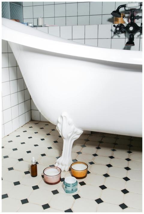 Aesthetic bathroom scene featuring a vintage batht