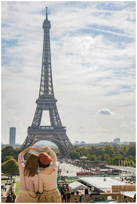 Tourists in Paris admire the iconic Eiffel Tower u