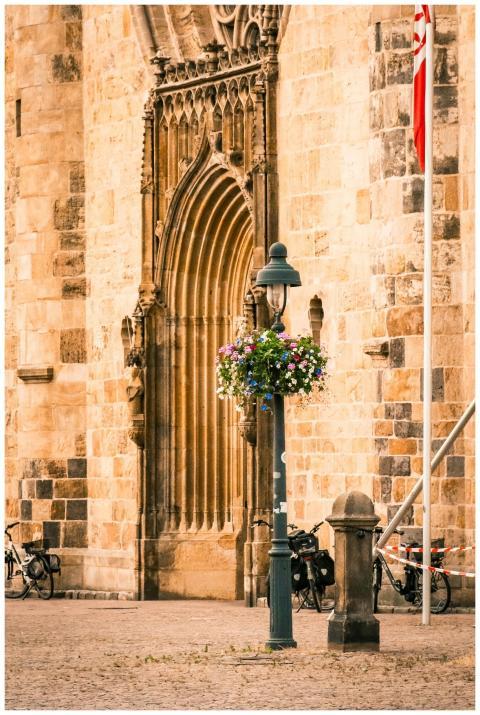 Gothic stone facade in Osnabrück with a hanging fl