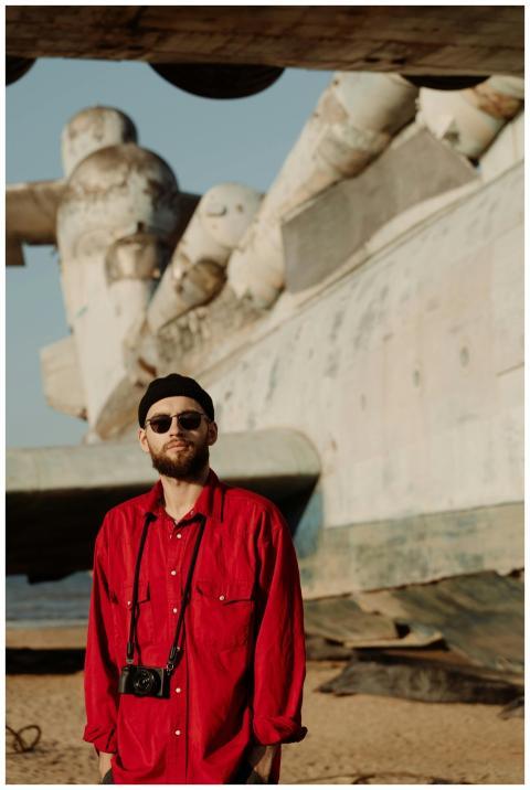 Stylish tourist standing in front of a large histo