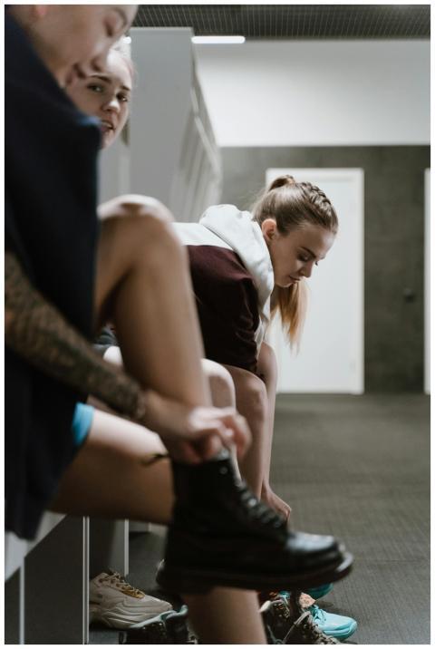 Young sportswomen preparing in a locker room, laci