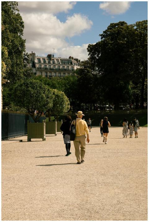 People walking in a sunny Paris park, capturing ur