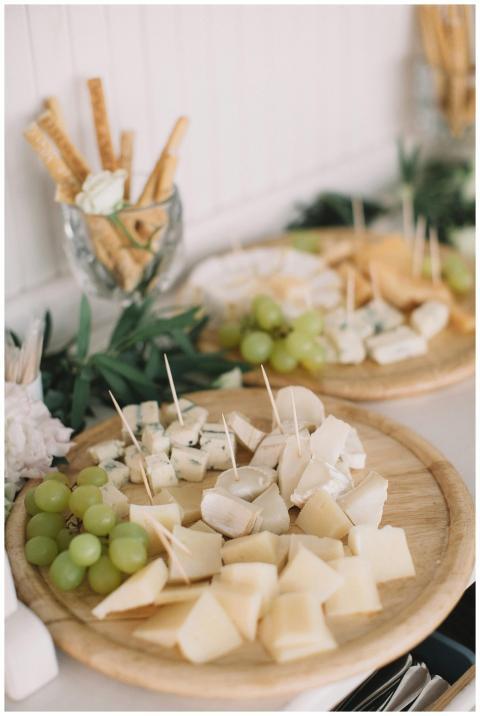 Chic cheese platters with grapes and crackers, per