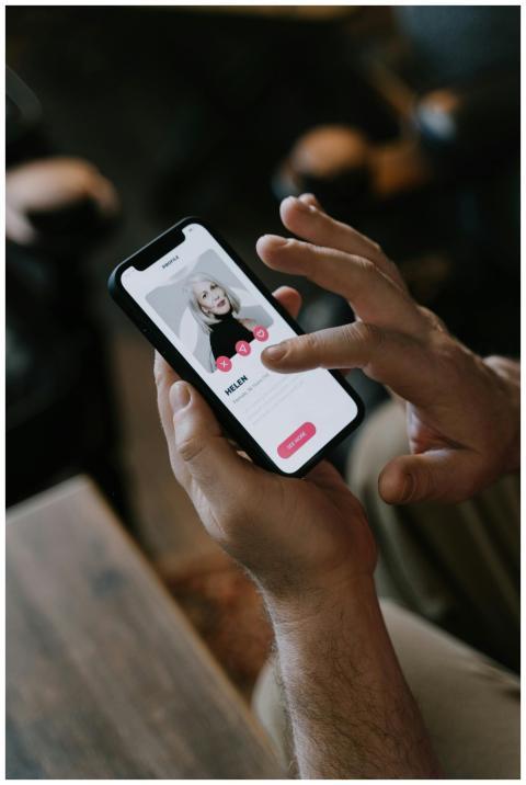 Close-up of hands using a dating app on a smartpho