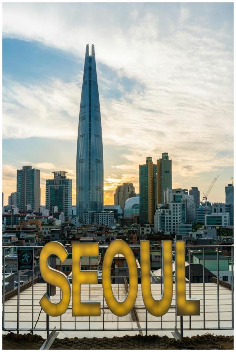 Stunning view of Lotte Tower and Seoul's skyline d