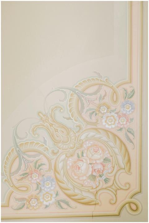 Detailed vintage floral design with pastel colors