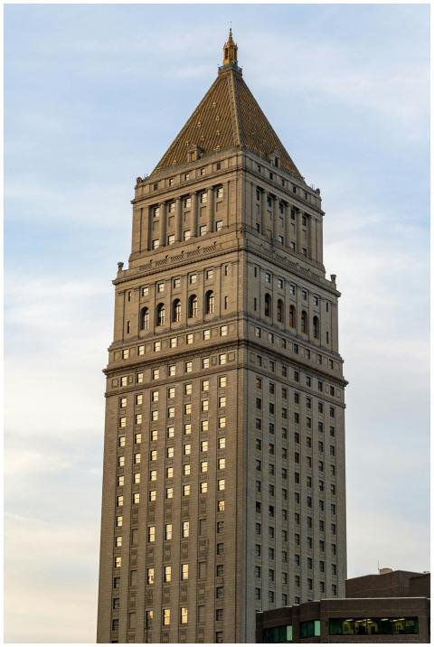 A striking historical skyscraper in Manhattan with