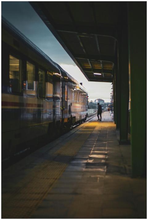 Yolculuk başlıyor | Tren istasyonunda bekleyiş