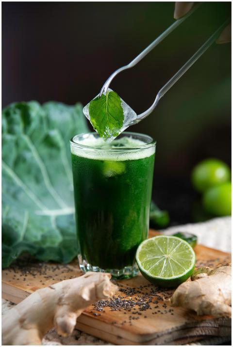 Vibrant green juice with lime and mint, perfect fo