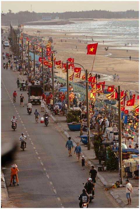 Colorful street scene by Lang Phuoc Hai beach with