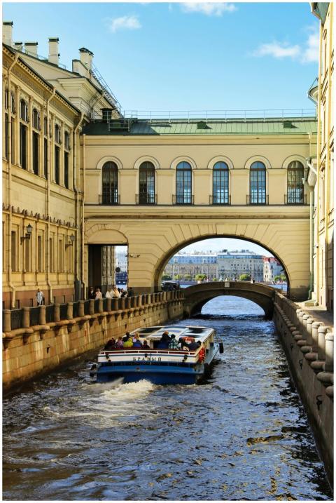 Discover the picturesque canals of St. Petersburg