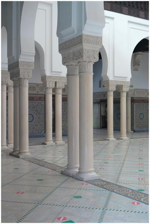Beautiful Moroccan-style columns and arches in a P