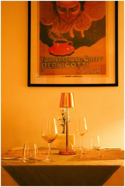 Elegant Restaurant Table Wine