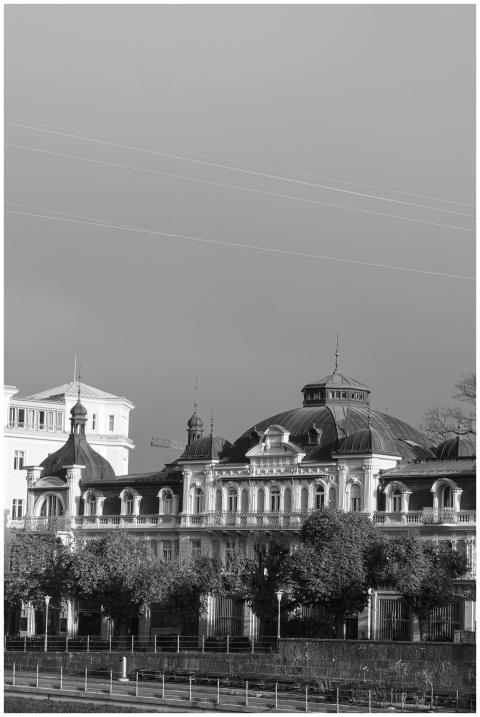 Black and white photo of classic architecture in S