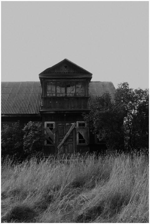Explore the eerie ambiance of an abandoned farmhou