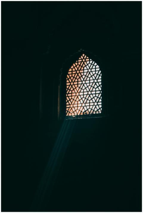 Sunlight streaming through a Mughal-style window i