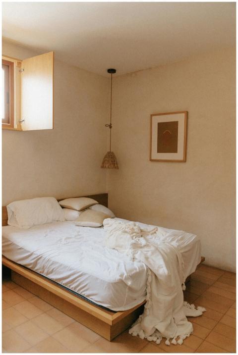 Warm tones in a Mediterranean-style bedroom with n