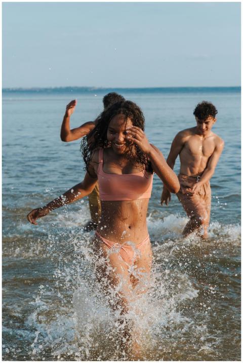 Group of teenagers having fun in the sea, splashin