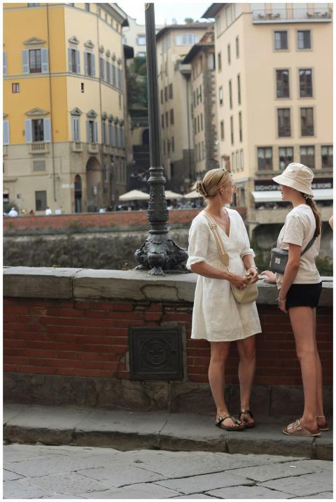 Two women enjoying the historic ambiance of Toskan