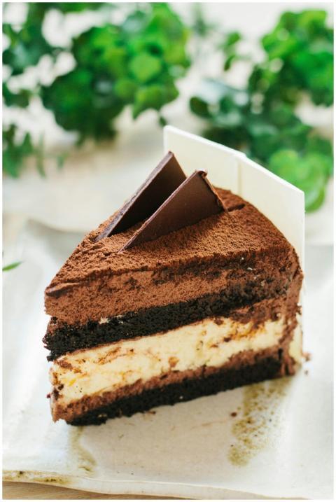 Indulge in a rich chocolate mousse cake slice, per