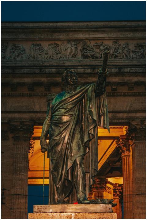 A striking view of the Mikhail Kutuzov monument in