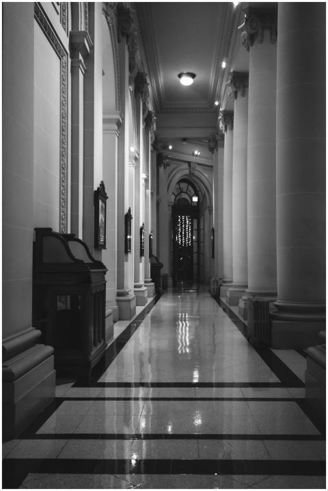 Stunning black and white photo of a classic archit