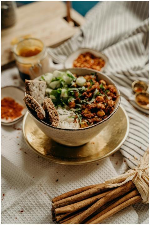 A delicious, healthy vegan bowl featuring chickpea
