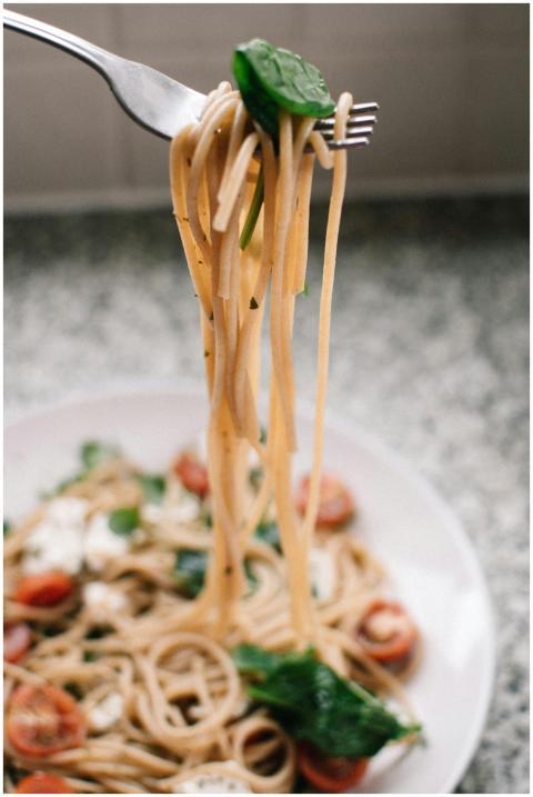 Close-up of freshly cooked spaghetti with cherry t