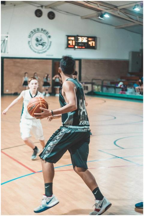Dynamic moment of players in an indoor basketball