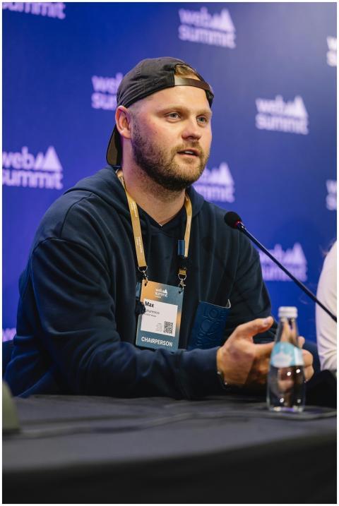 Man speaking at a technology conference panel, eng