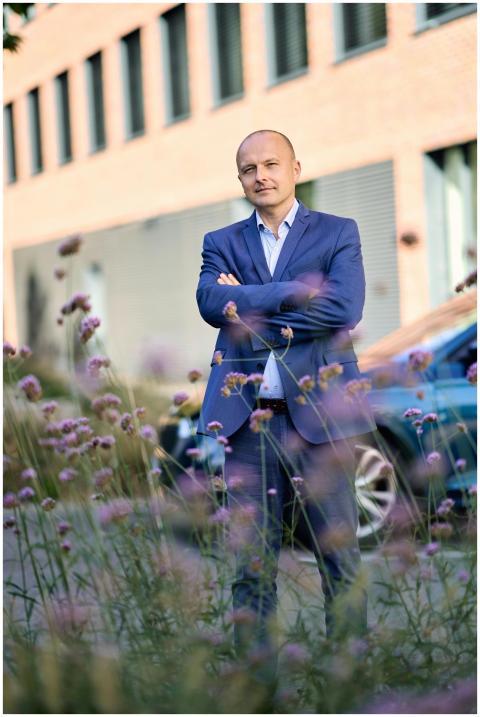 Confident businessman in suit standing outdoors am