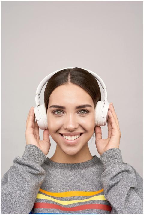 Portrait of a smiling woman wearing headphones and