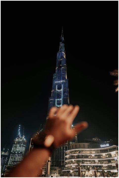 View of the illuminated Burj Khalifa at night in D