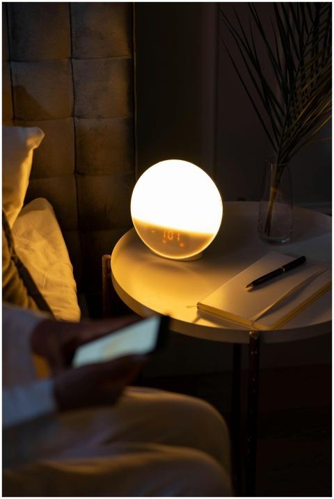 Warm bedside setting with a smart alarm clock and