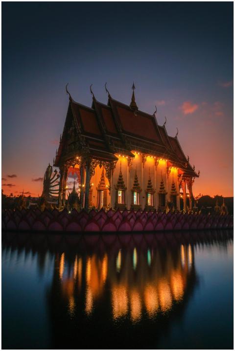 A stunning shot of a beautifully lit Thai temple a