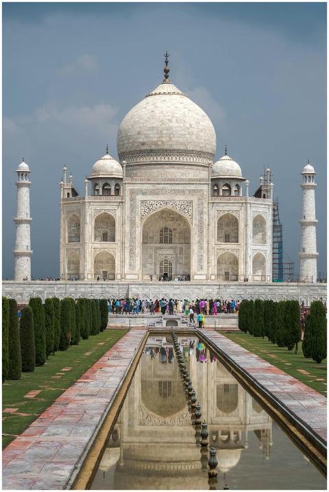 A stunning day view of the Taj Mahal with reflecti